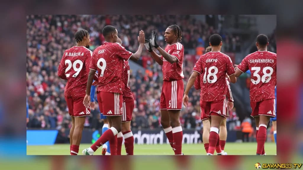 Liverpool thi đấu trong chiến thắng trước Brighton trong ảnh tư liệu trước trận